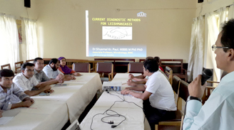 カウンターパート機関（Mymensingh Medical college）の研究者によるリーシュマニア症に関する講習